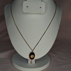 Victorian Style Black Glass Oval Gold Tone Rose Cameo Dangle Pendant Necklace